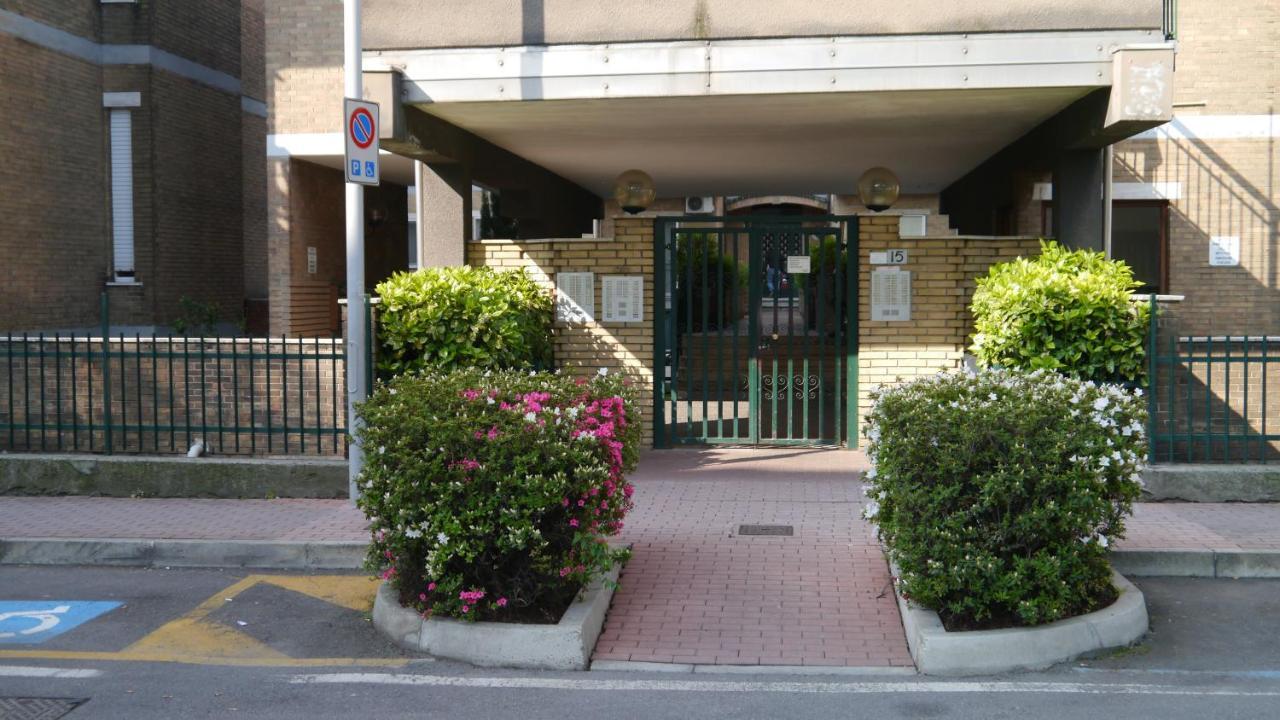La Casa Di Dario Apartment Pero Exterior photo